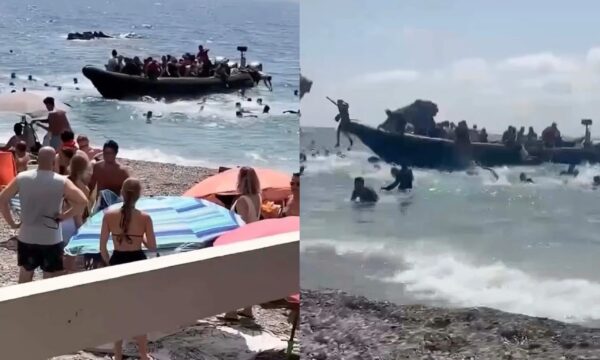 Ισπανία: Τουλάχιστον 60 μετανάστες αποβιβάστηκαν σε παραλία με εκατοντάδες λουόμενους – ΒΙΝΤΕΟ