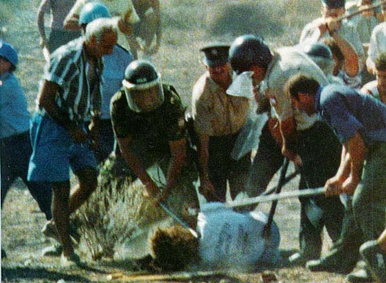 Κρεσέντο κυνισμού από τον φονιά του Τάσου Ισαάκ: «Η σημαία δεν πρέπει να κατεβαίνει» 9 Κρεσέντο κυνισμού από τον φονιά του Τάσου Ισαάκ: «Η σημαία δεν πρέπει να κατεβαίνει»
