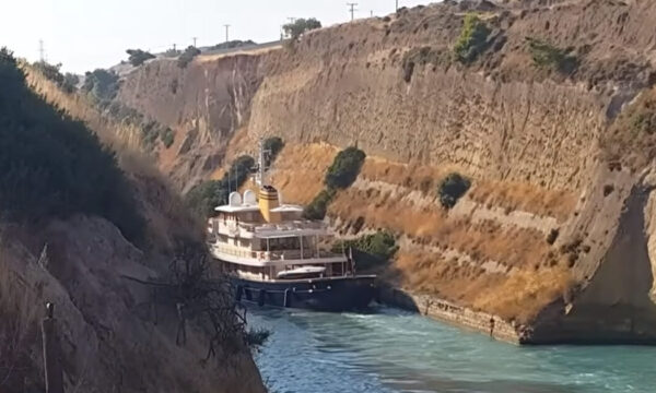 Ισθμός Κορίνθου: Θαλαμηγός 56 μέτρων στα τοιχώματα