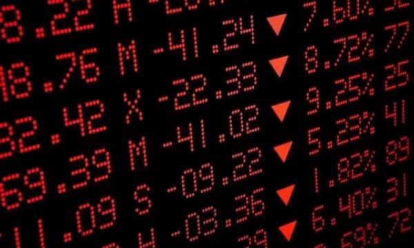 Χρηματιστήρια: Οριακές απώλειες στην Αθήνα και καθοδική πορεία στις ευρωαγορές