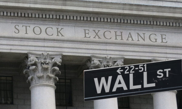 Wall Street: Η Amazon οδηγός για τον S&P 500, τέταρτος μήνας ανόδου για τον Dow