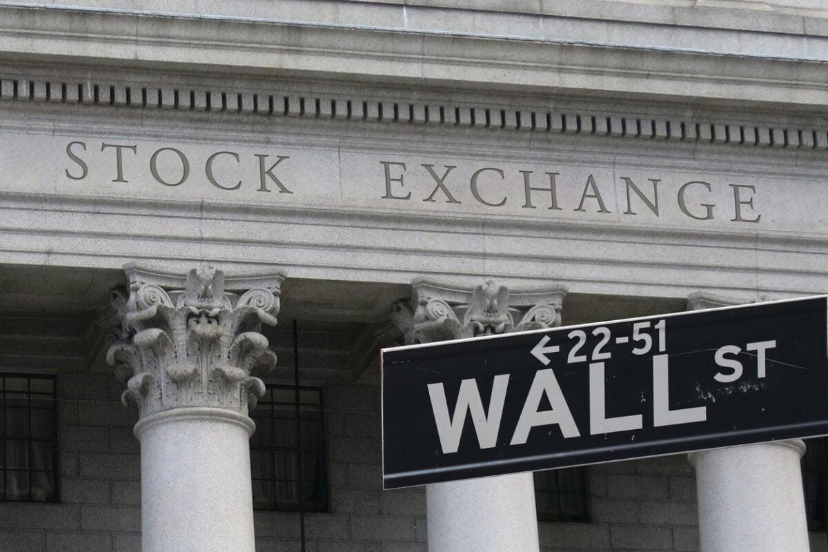 Wall Street: Η Amazon οδηγός για τον S&P 500, τέταρτος μήνας ανόδου για τον Dow