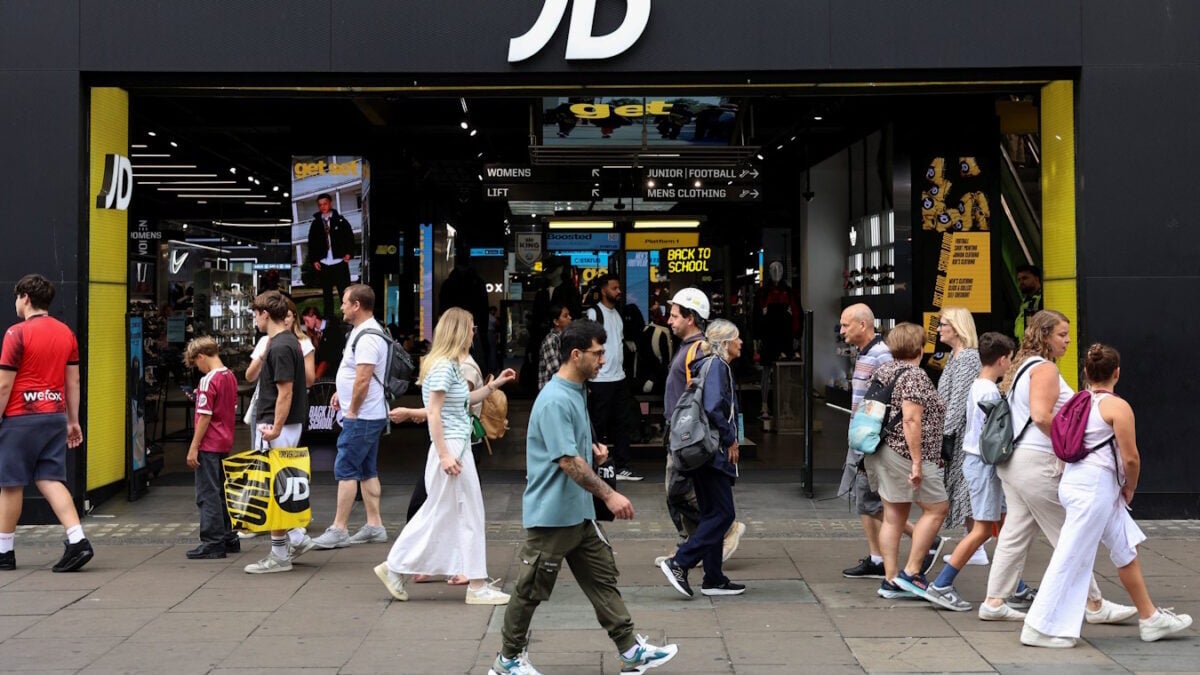 Η JD Sports μειώνει τις προβλέψεις για τα κέρδη λόγω πτώσης στις πωλήσεις 3 Η JD Sports μειώνει τις προβλέψεις για τα κέρδη λόγω πτώσης στις πωλήσεις