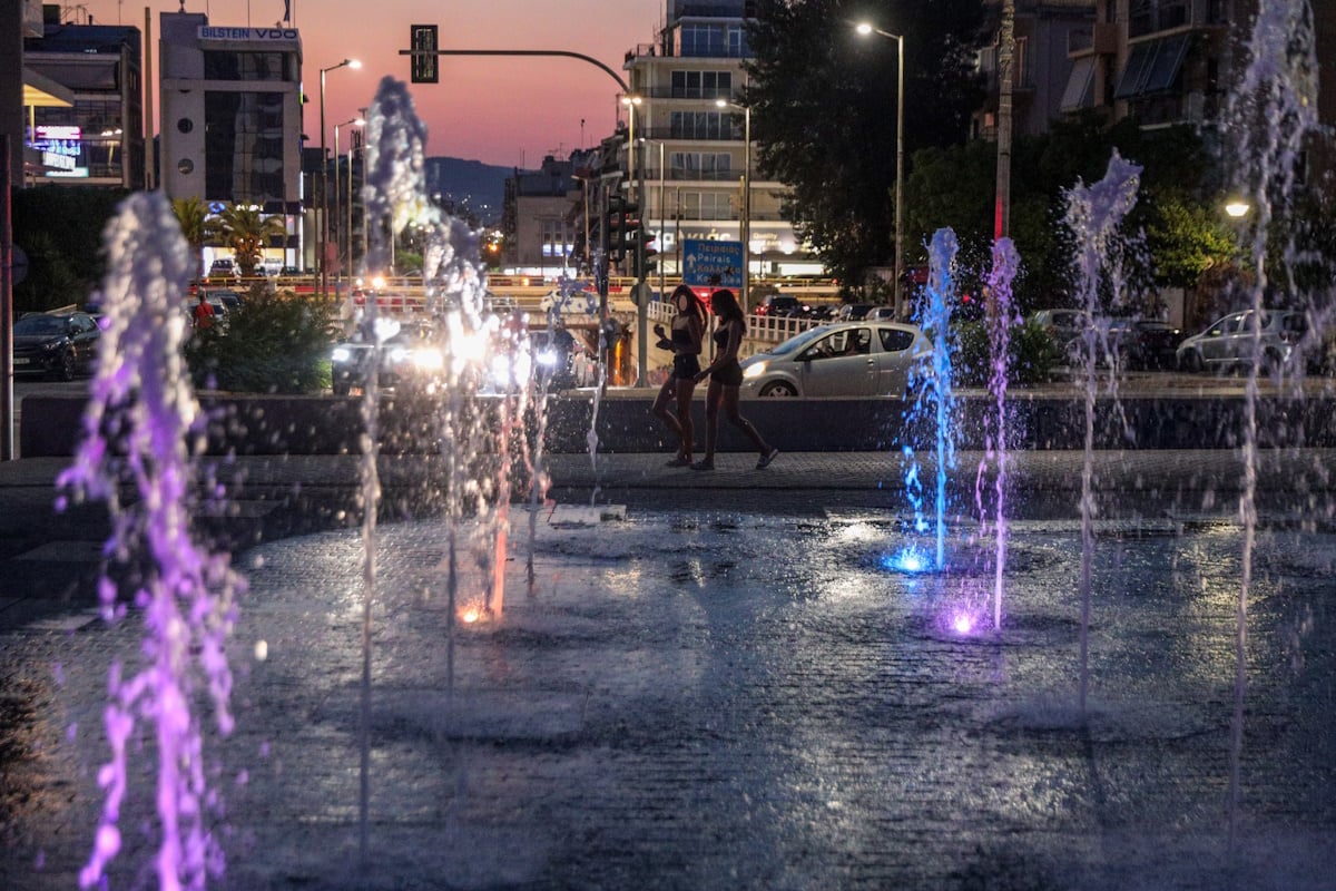 Καιρός: Στους 33 βαθμούς έφτασε η θερμοκρασία το βράδυ της Κυριακής στην Αθήνα – Η αποπνικτική ατμόσφαιρα στους χάρτες του meteo