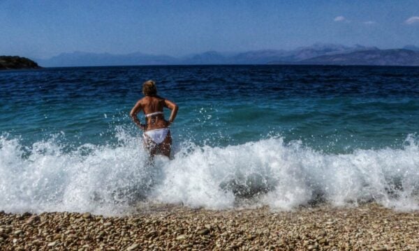 Καιρός αύριο: Καύσωνας με 39άρια, καταιγίδες στα βορειοανατολικά και 8 μποφόρ