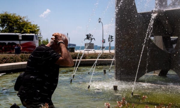 Καιρός: Καύσωνας διαρκείας μέχρι την Τετάρτη, θερμό μελτέμι και κίνδυνος πυρκαγιάς – Ποιες περιοχές θα χτυπήσουν «κόκκινο»