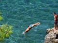 Καιρός: Επιμένει ο καύσωνας, πού «χτύπησε» 40άρια ο υδράργυρος – Κοσμοσυρροή στις παραλίες