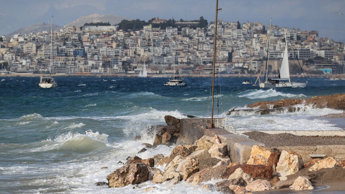 Καιρός σήμερα: 38άρια, ισχυροί βοριάδες, τοπικές βροχές και καταιγίδες στα ηπειρωτικά 1 Καιρός σήμερα: 38άρια, ισχυροί βοριάδες, τοπικές βροχές και καταιγίδες στα ηπειρωτικά