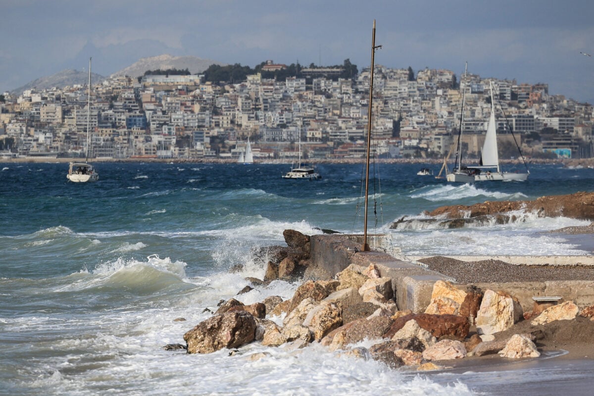 Καιρός σήμερα: 38άρια, ισχυροί βοριάδες, τοπικές βροχές και καταιγίδες στα ηπειρωτικά