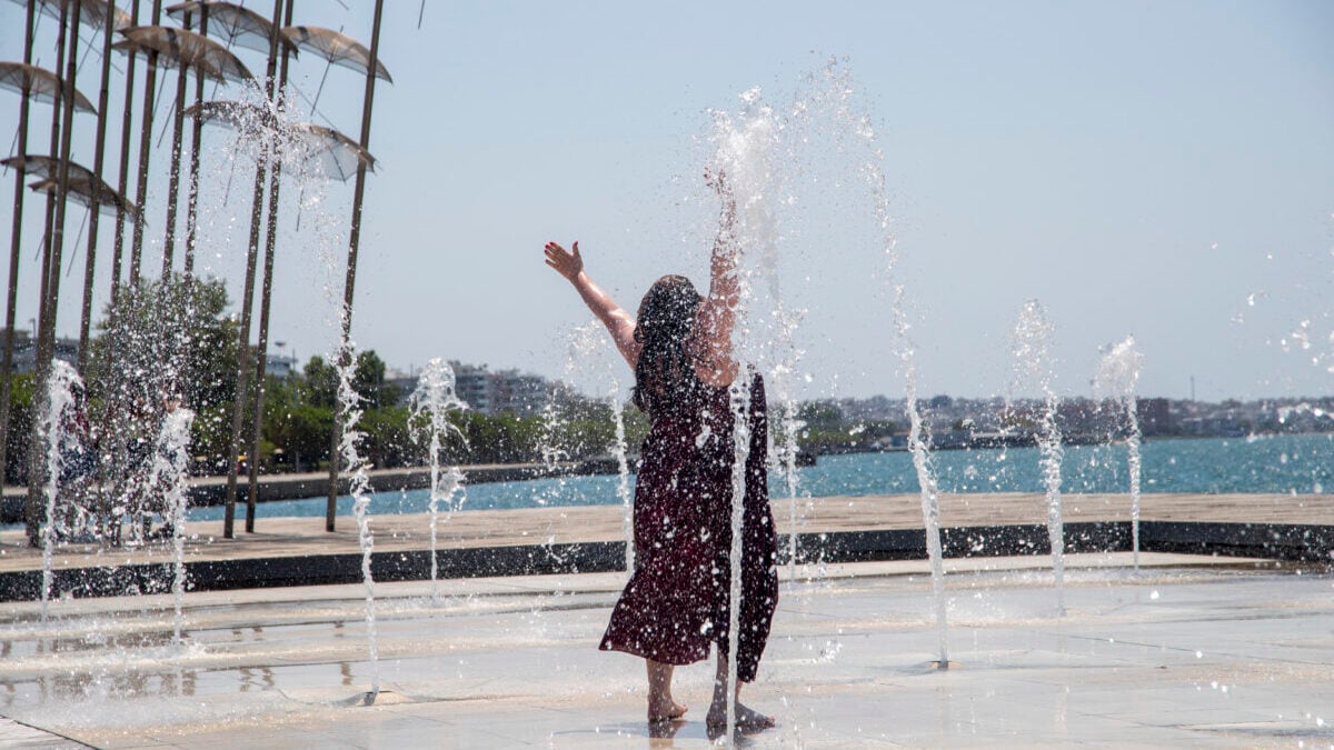 Καιρός: Καύσωνας για μία εβδομάδα στη χώρα – Αποπνικτική ατμόσφαιρα με υγρασία 1 Καιρός: Καύσωνας για μία εβδομάδα στη χώρα – Αποπνικτική ατμόσφαιρα με υγρασία
