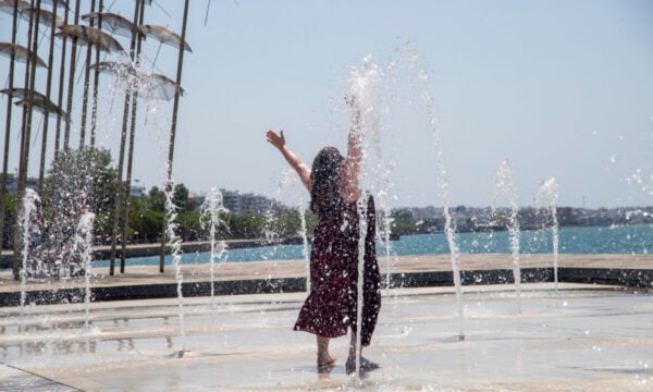 Καιρός: Καύσωνας για μία εβδομάδα στη χώρα – Αποπνικτική ατμόσφαιρα με υγρασία