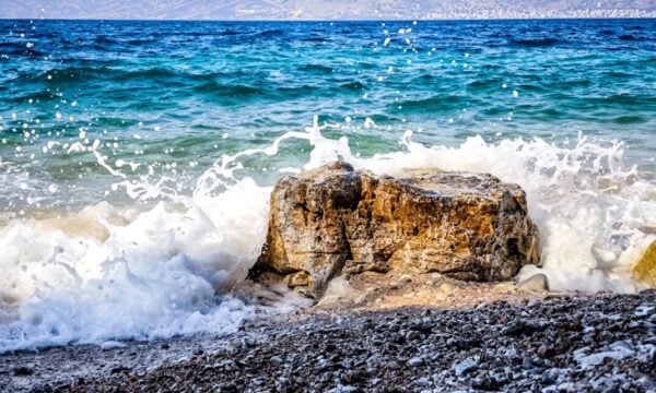 Καιρός αύριο: Άνεμοι 6 μποφόρ στην Αττική, έως 38 βαθμούς η θερμοκρασία στη χώρα – Πού θα βρέξει