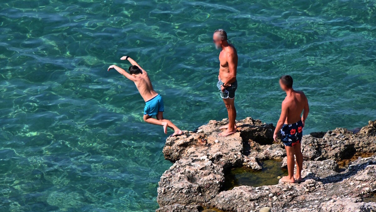 Καιρός αύριο: Ζέστη με 39άρια, υψηλή υγρασία και τοπικές μπόρες 1 Καιρός αύριο: Ζέστη με 39άρια, υψηλή υγρασία και τοπικές μπόρες
