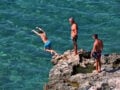 Σύρος: 16χρονη Γαλλίδα τραυματίστηκε μετά από βουτιά σε βράχια – Την έσωσε ναυαγοσώστρια