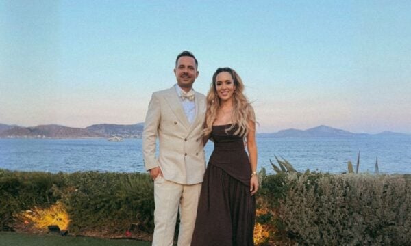 Καλομοίρα: Το άλμπουμ από τον γάμο που έγινε κουμπάρα με τον Γιώργο Μπούσαλη και η εντυπωσιακή εμφάνισή της