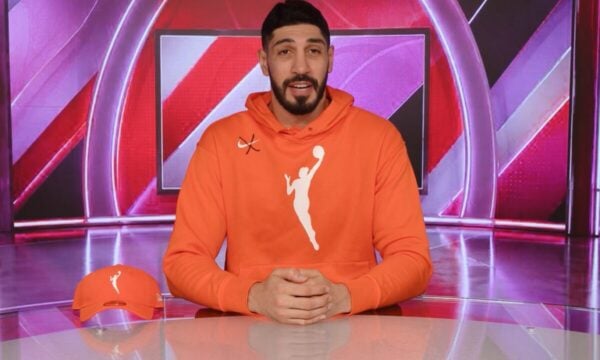 Ενές Καντέρ δήλωσε συμμετοχή στο ντραφτ του WNBA και προκάλεσε σάλο στα social media