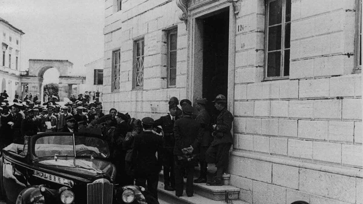 Σαν σήμερα: Οι Ιταλοί καταλαμβάνουν την Κέρκυρα μετά από μπαράζ βομβαρδισμών 1 Σαν σήμερα: Οι Ιταλοί καταλαμβάνουν την Κέρκυρα μετά από μπαράζ βομβαρδισμών