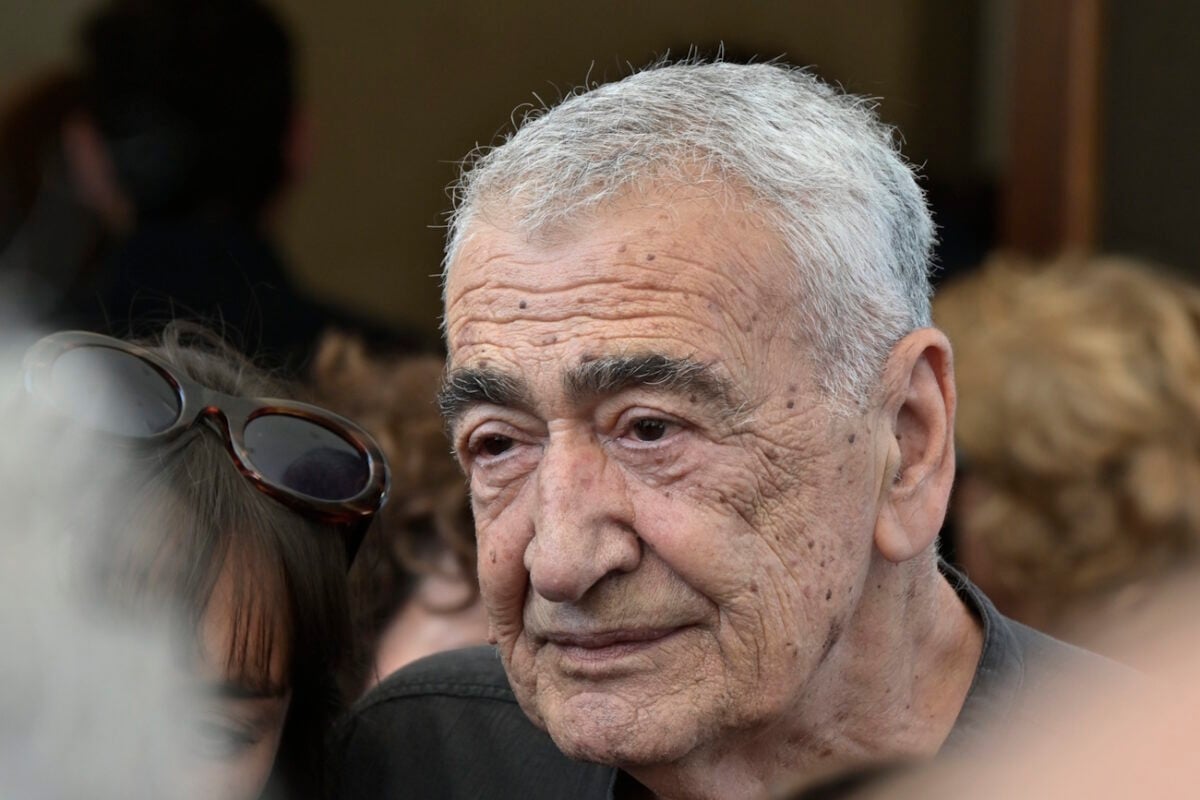 Νίκος Καλογερόπουλος: Κηδεία με το τραγούδι «Καραϊσκάκης» και ο θρήνος των αγαπημένων του 36 Γιώργος Βογιατζής