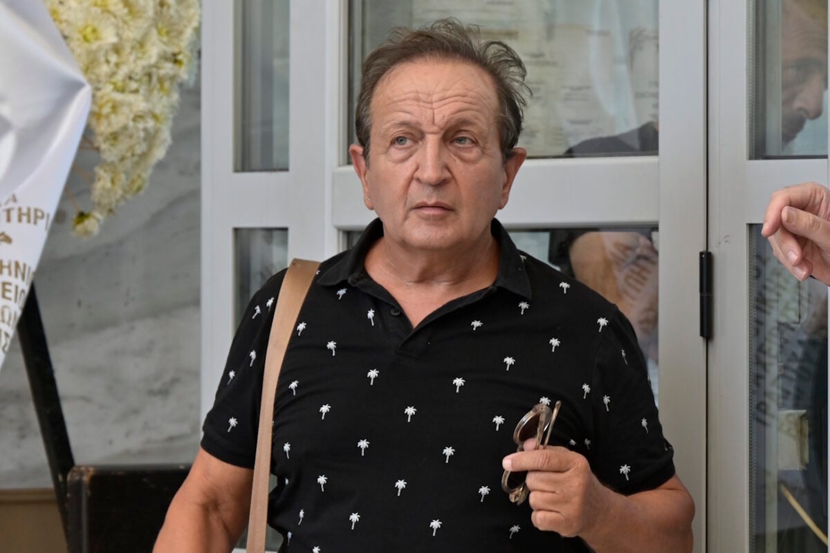 Νίκος Καλογερόπουλος: Κηδεία με το τραγούδι «Καραϊσκάκης» και ο θρήνος των αγαπημένων του 38 Σπύρος Μπιμπίλας