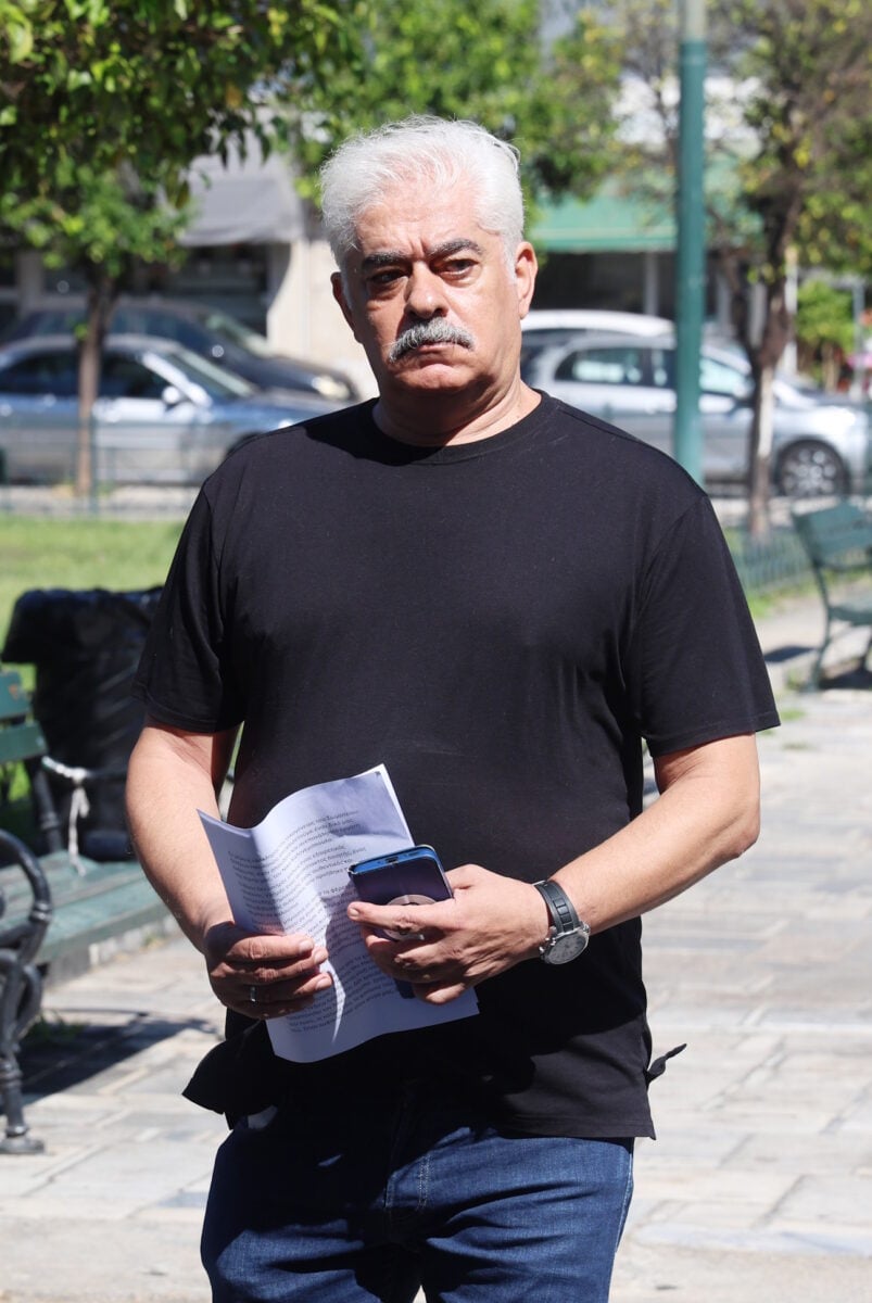 Νίκος Καλογερόπουλος: Κηδεία με το τραγούδι «Καραϊσκάκης» και ο θρήνος των αγαπημένων του 42 Νίκος Καραγιώργης