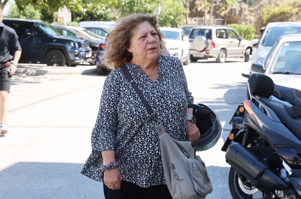 Νίκος Καλογερόπουλος: Κηδεία με το τραγούδι «Καραϊσκάκης» και ο θρήνος των αγαπημένων του 41 Χριστίνα Τσάφου