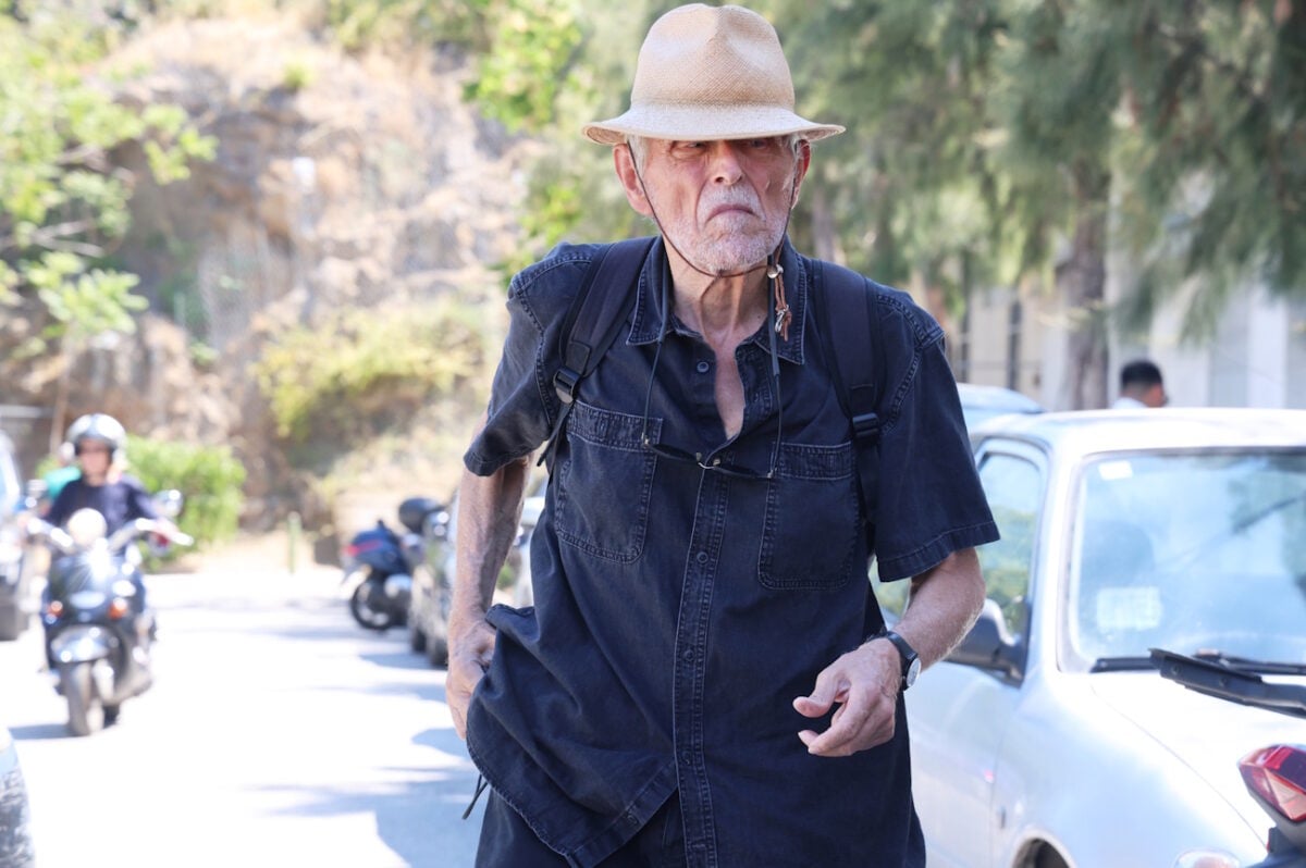 Νίκος Καλογερόπουλος: Κηδεία με το τραγούδι «Καραϊσκάκης» και ο θρήνος των αγαπημένων του 39 Νίκος Περάκης
