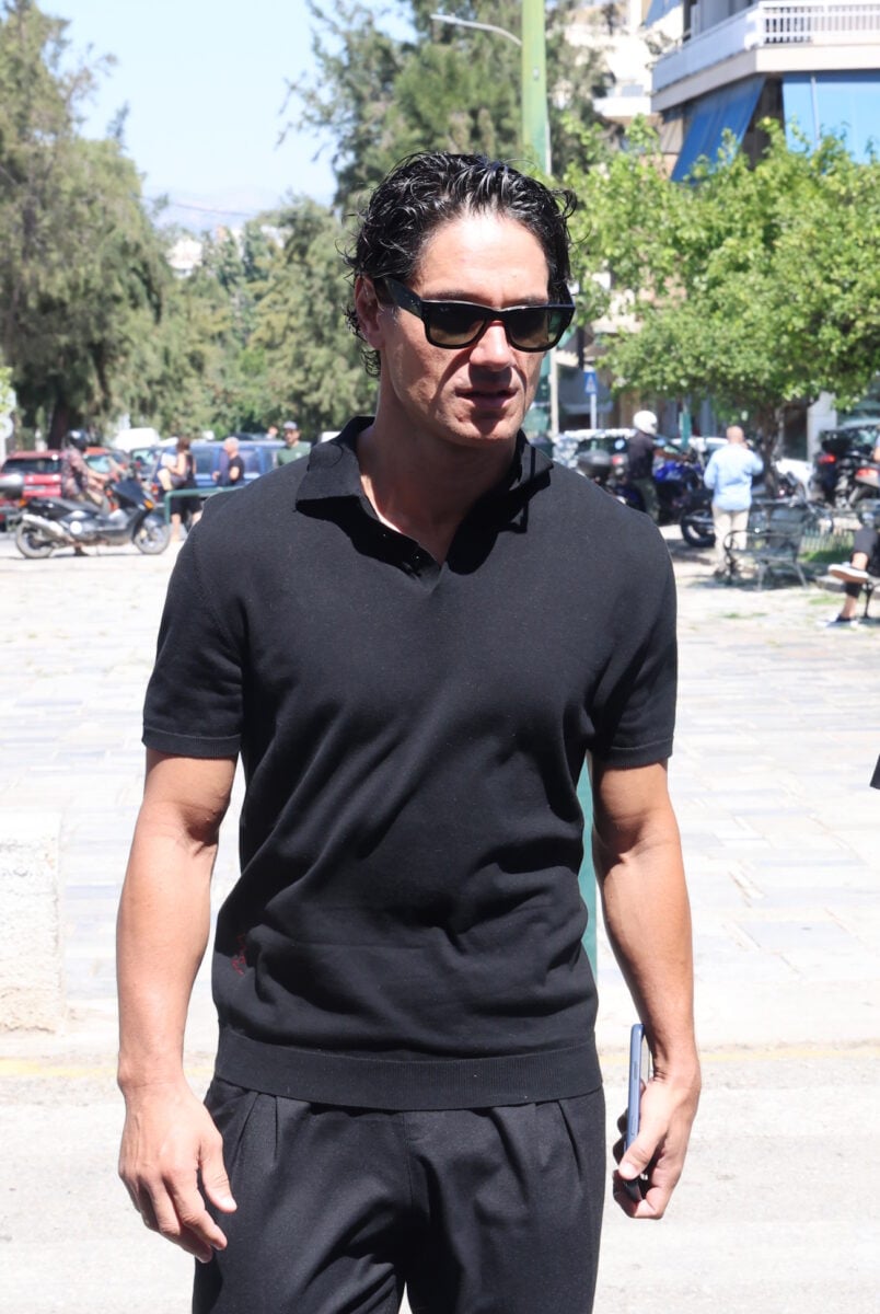 Νίκος Καλογερόπουλος: Κηδεία με το τραγούδι «Καραϊσκάκης» και ο θρήνος των αγαπημένων του 35 Πάνος Βλάχος