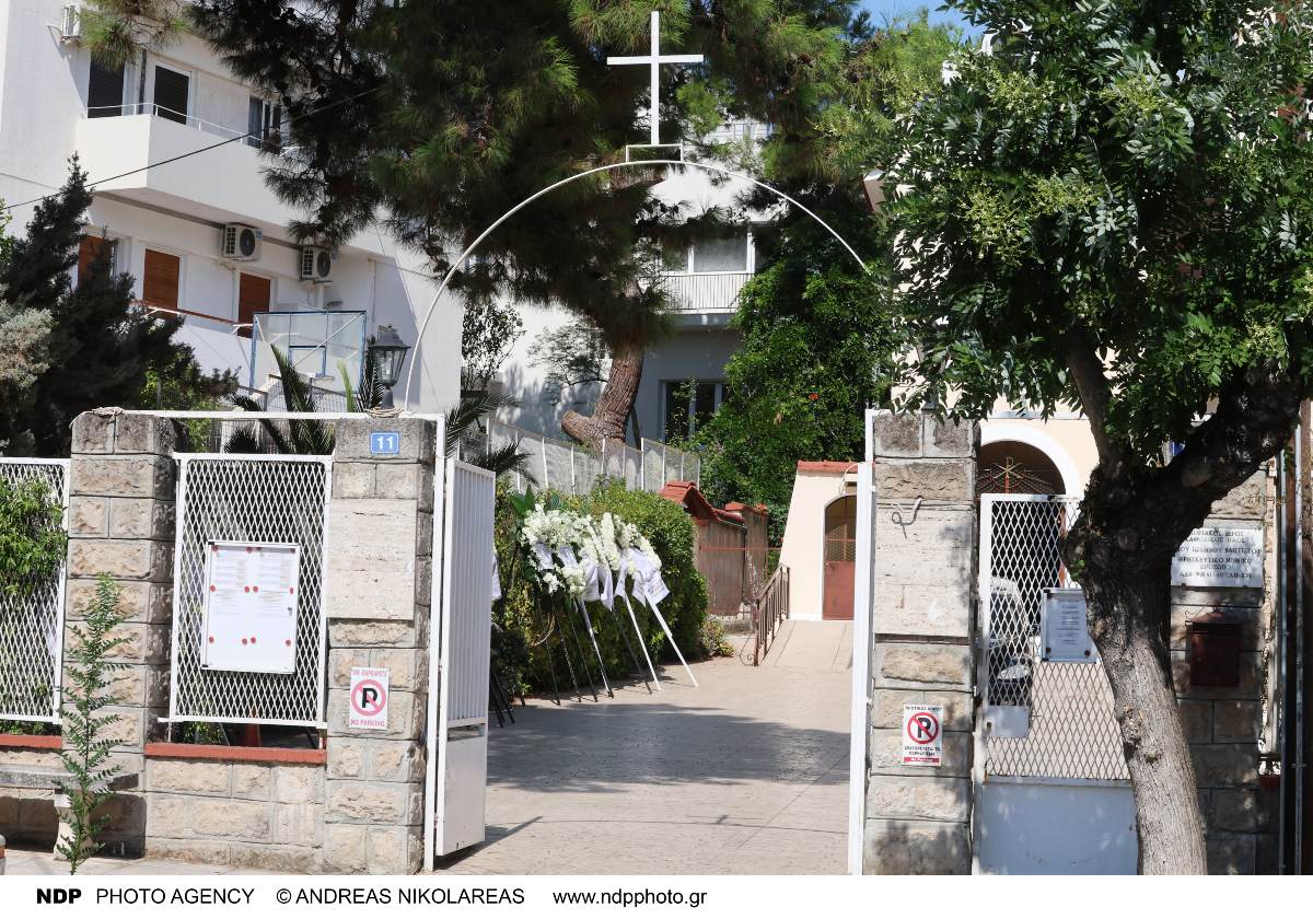 Λορέντζο Καριέρε: 40 μέρες από τον θάνατό του – Η ανάρτηση του Γιώργου Ελεύθερα (Φωτογραφία) 26 Κηδεία Καριέρε