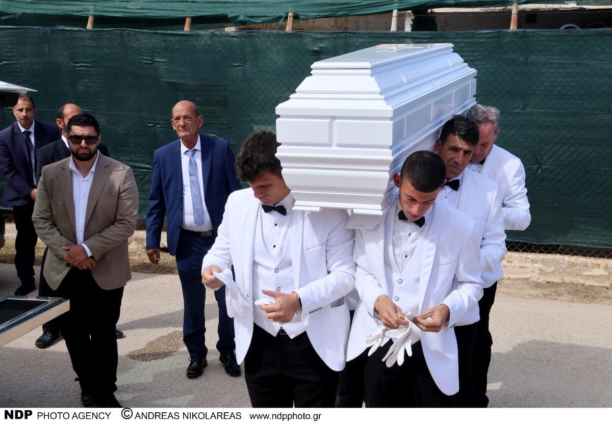 Γωγώ Μαστροκώστα: Σήμερα θα έκλεινε τα 56 - Η ανάρτηση του Χάρη Σιανίδη 13 Κηδεία Μαστροκώστα