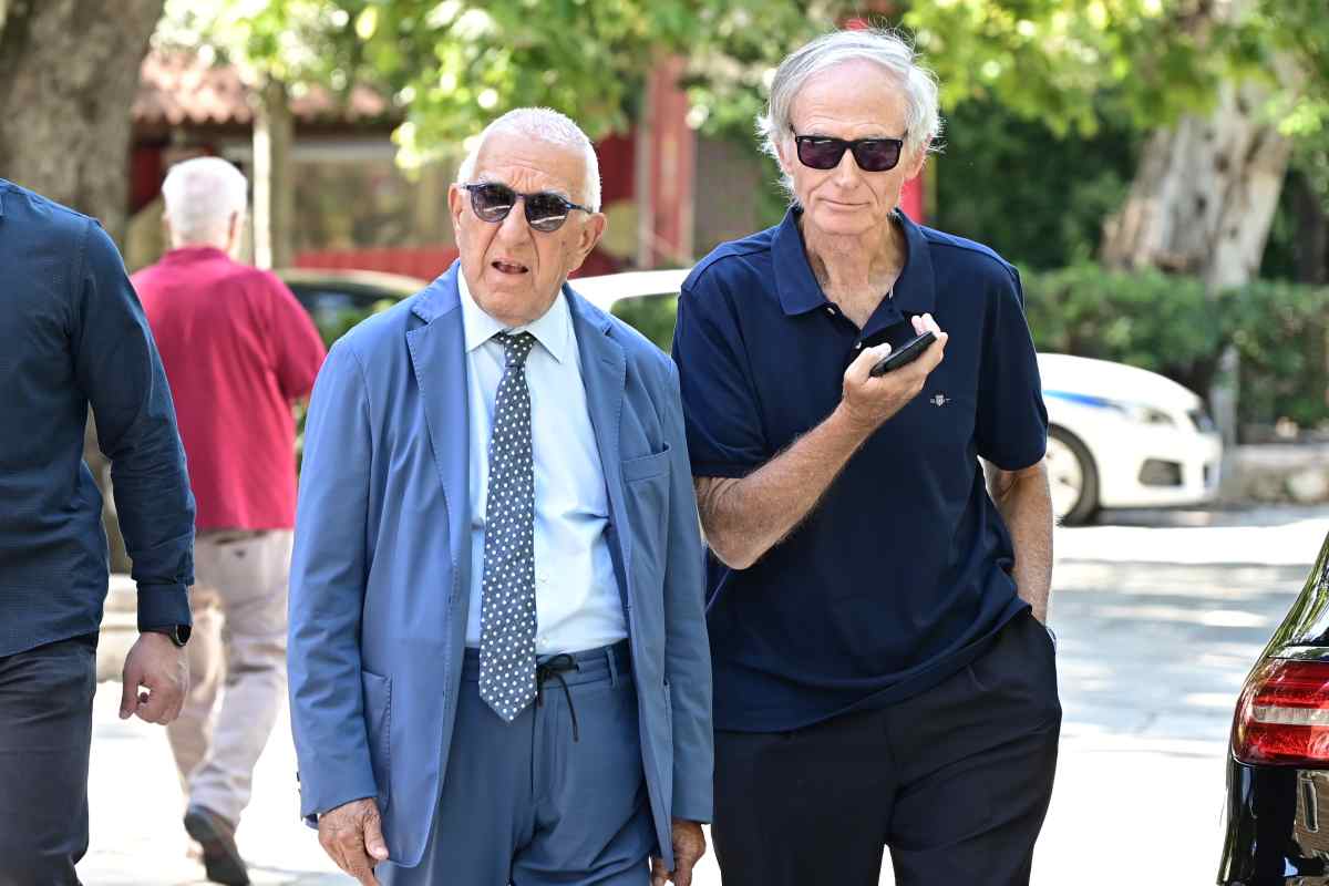 Στέφανος Μάνος: Κηδεία και τελευταίο «αντίο» με φωτογραφίες 29 Κηδεία Στέφανου Μάνου