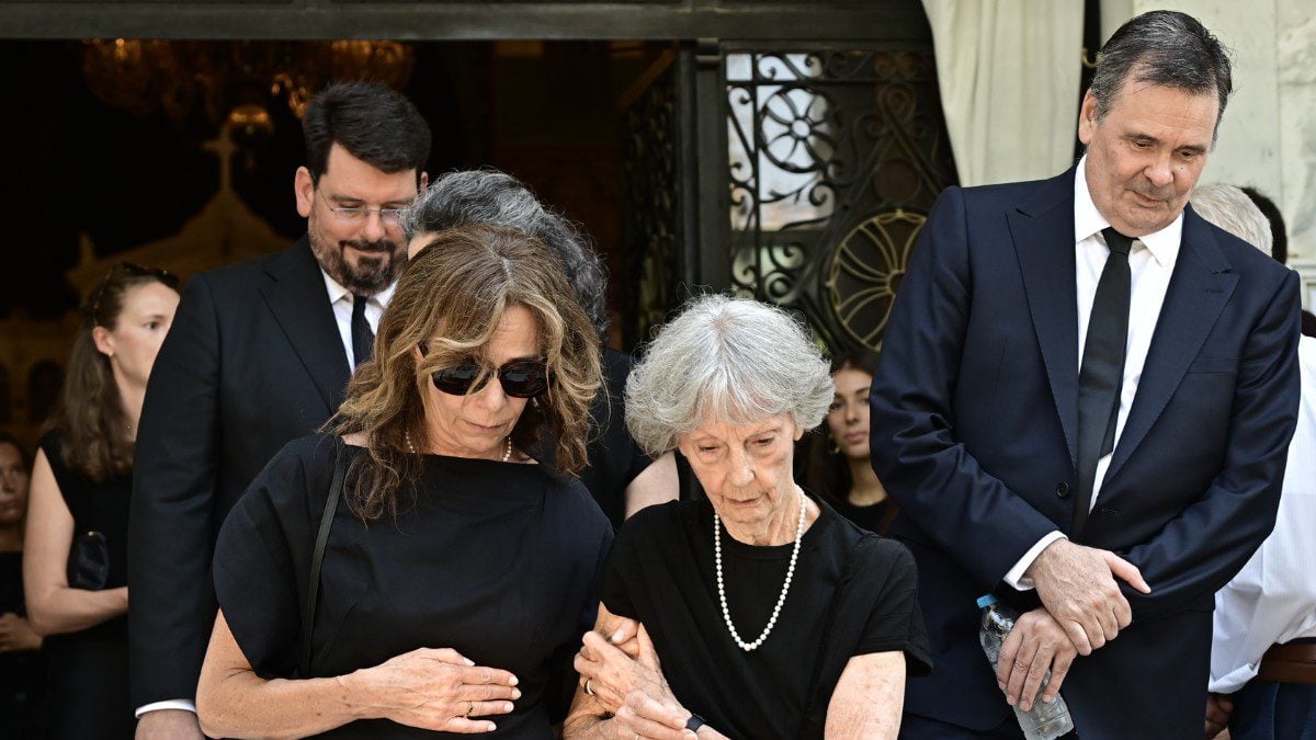 Στέφανος Μάνος: Κηδεία και τελευταίο «αντίο» με φωτογραφίες