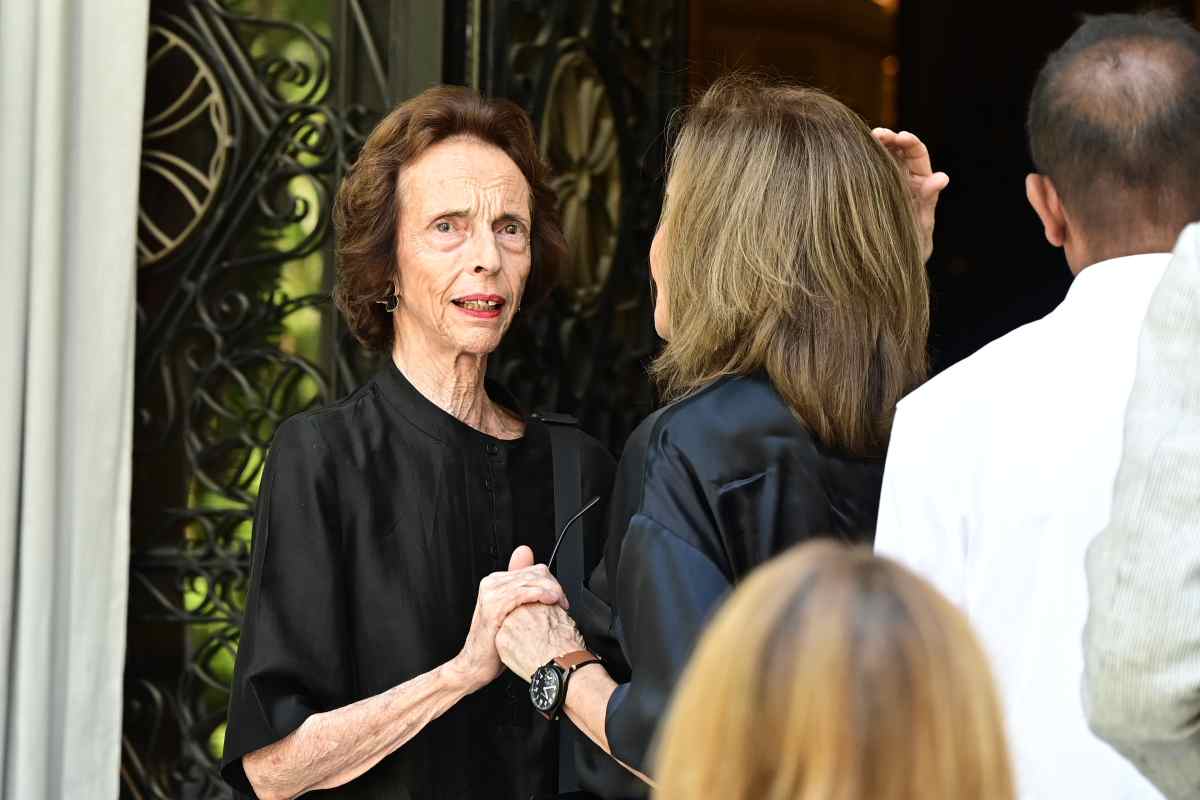 Στέφανος Μάνος: Κηδεία και τελευταίο «αντίο» με φωτογραφίες 26 Κηδεία Στέφανου Μάνου