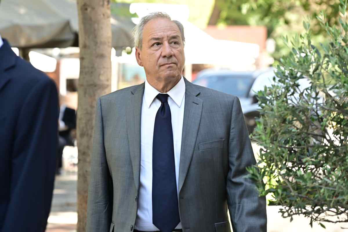 Στέφανος Μάνος: Κηδεία και τελευταίο «αντίο» με φωτογραφίες 27 Κηδεία Στέφανου Μάνου