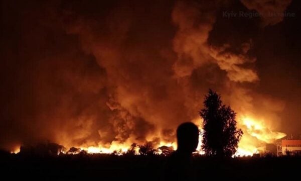 Ουκρανία: Τρεις νεκροί, μεταξύ τους ένα παιδί, από ρωσικά πλήγματα στην πόλη Μπροβαρί – Πάνω από δέκα ισχυρές εκρήξεις στο Κίεβο