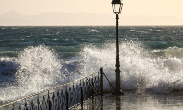 Καιρός τύπου «Hot Dry Windy» την Τρίτη με 38άρια και 7 μποφόρ – Οι 13 επικίνδυνες περιοχές για φωτιά