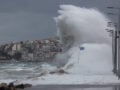 Άνεμοι έως 9 μποφόρ σαρώνουν τη χώρα, κόκκινος συναγερμός για φωτιές: Απαγορευτικό απόπλου σε Λαύριο και Ραφήνα, ακυρώσεις στον Πειραιά