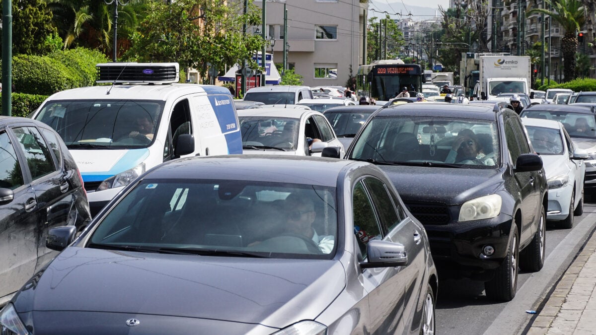 Τροχαίο στη Λεωφόρο Ποσειδώνος: Μεγάλες καθυστερήσεις προς Πειραιά 2 Τροχαίο στη Λεωφόρο Ποσειδώνος: Μεγάλες καθυστερήσεις προς Πειραιά