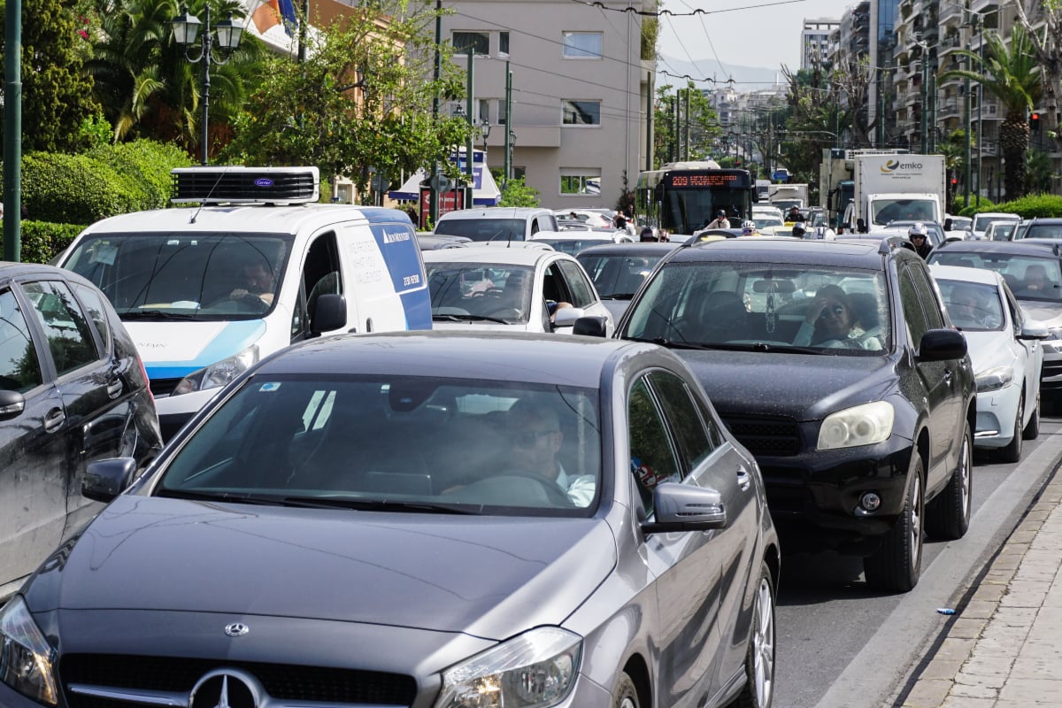 Τροχαίο στη Λεωφόρο Ποσειδώνος: Μεγάλες καθυστερήσεις προς Πειραιά