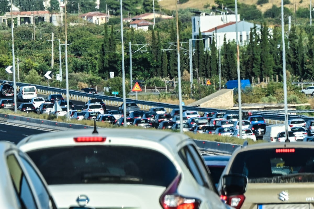 Ταλαιπωρία στην επιστροφή των αδειούχων του Αυγούστου στην Κορίνθου – Αθηνών σε Κινέτα και Μέγαρα
