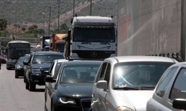 Τροχαίο στον Κηφισό κοντά στη γέφυρα Καλυφτάκη στο ρεύμα προς Λαμία – Προβλήματα στην κίνηση