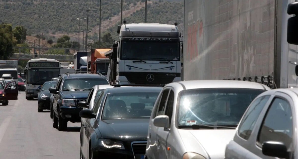 Τροχαίο στον Κηφισό κοντά στη γέφυρα Καλυφτάκη στο ρεύμα προς Λαμία – Προβλήματα στην κίνηση