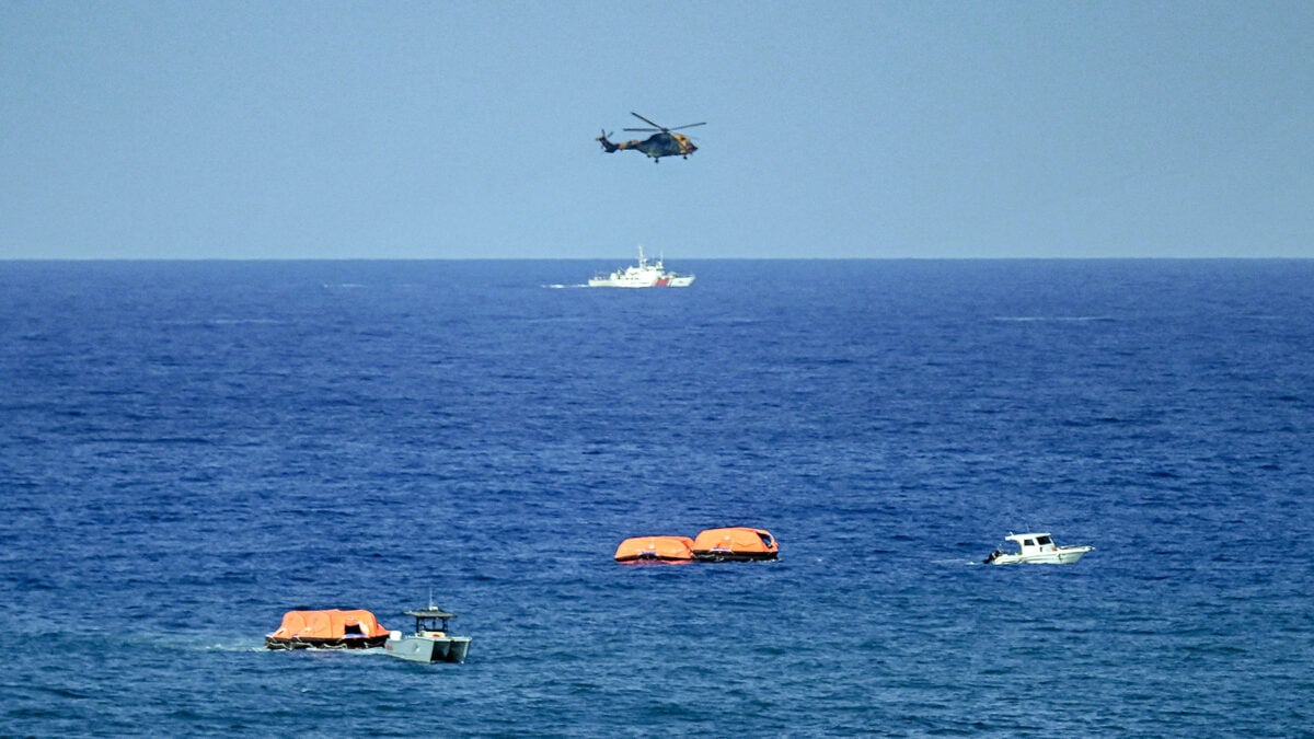 Ναυάγιο στην κατεχόμενη Κερύνεια: 8 νεκροί και 18 αγνοούμενοι, οι συλλήψεις και οι καταγγελίες των επιβατών 1 Ναυάγιο στην κατεχόμενη Κερύνεια: 8 νεκροί και 18 αγνοούμενοι, οι συλλήψεις και οι καταγγελίες των επιβατών