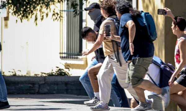 Κυψέλη: Στη φυλακή οδηγείται ο 26χρονος Αφγανός για τον θάνατο της Βρετανίδας – Τήρησε το δικαίωμα της σιωπής ενώπιον της ανακρίτριας