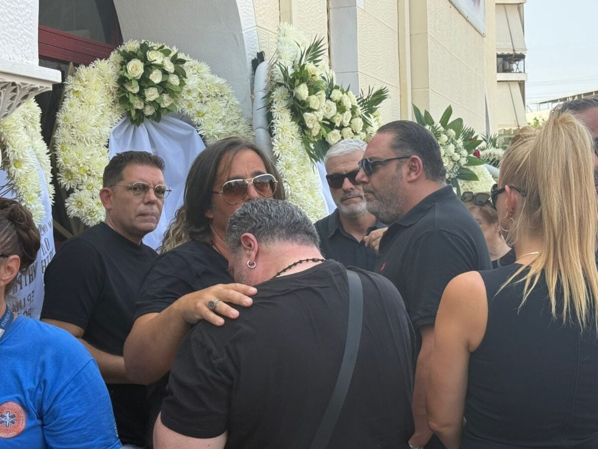 Δημήτρης Κόκοτας: Οι επικήδειοι της συζύγου και της αδερφής του – «Η ψυχή που ερωτεύτηκα είναι η μισή ζωή μου»
