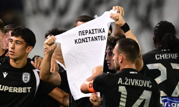 Οι παίκτες του ΠΑΟΚ αφιέρωσαν στον Γιάννη Κωνσταντέλια το γκολ του Δημήτρη Πέλκα στο Περιστέρι