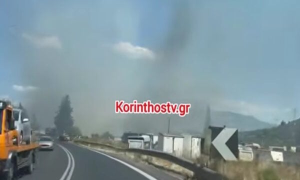 Φωτιά στον Σολομό Κορινθίας: Σηκώθηκαν 2 αεροσκάφη, προβλήματα στην κυκλοφορία των οχημάτων