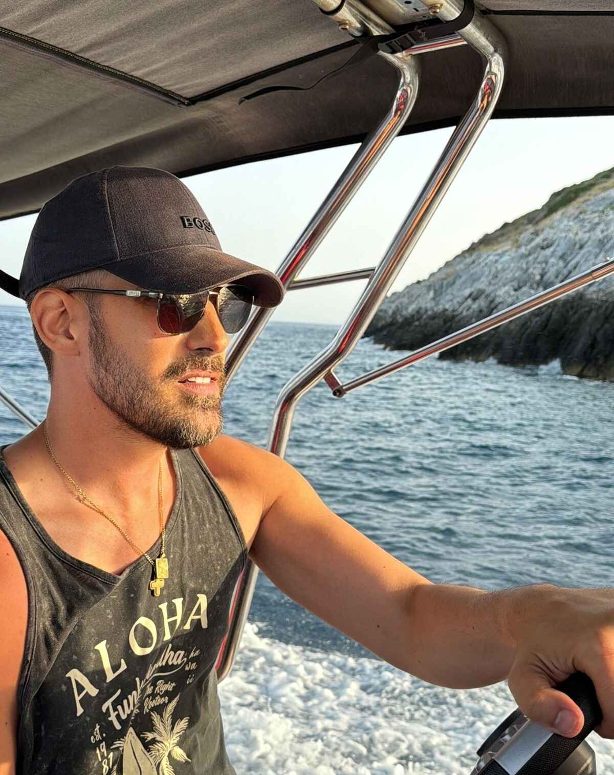 Μαρία Κορινθίου: Απόδραση στη Μάνη με τον Γιώργο Καραθανάση πάνω σε σκάφος (φωτογραφίες & βίντεο) 12 Καραθανάσης