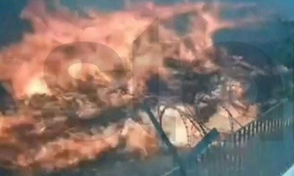 Κορωπί: Βίντεο ντοκουμέντο με τη φωτιά να φτάνει στην αυλή του σπιτιού