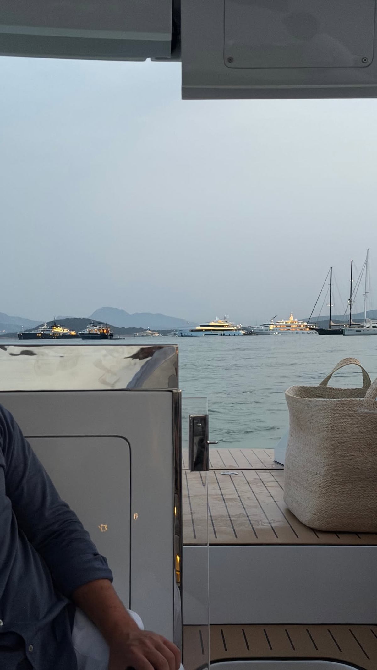 Αμαλία Κωστοπούλου: Διακοπές πολλών αστέρων, designer αγορές, γιοτ και κατακόκκινο μπικίνι (φωτογραφίες) 21 Αμαλία Κωστοπούλου