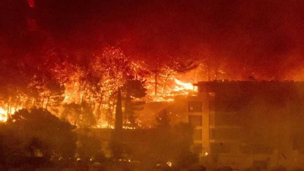 Κροατία: Νεκρή γυναίκα από φονική πυρκαγιά στην Ομίς – 40 τραυματίες, μία αγνοούμενη και χιλιάδες εκκενώσεις 1 Κροατία: Νεκρή γυναίκα από φονική πυρκαγιά στην Ομίς – 40 τραυματίες, μία αγνοούμενη και χιλιάδες εκκενώσεις